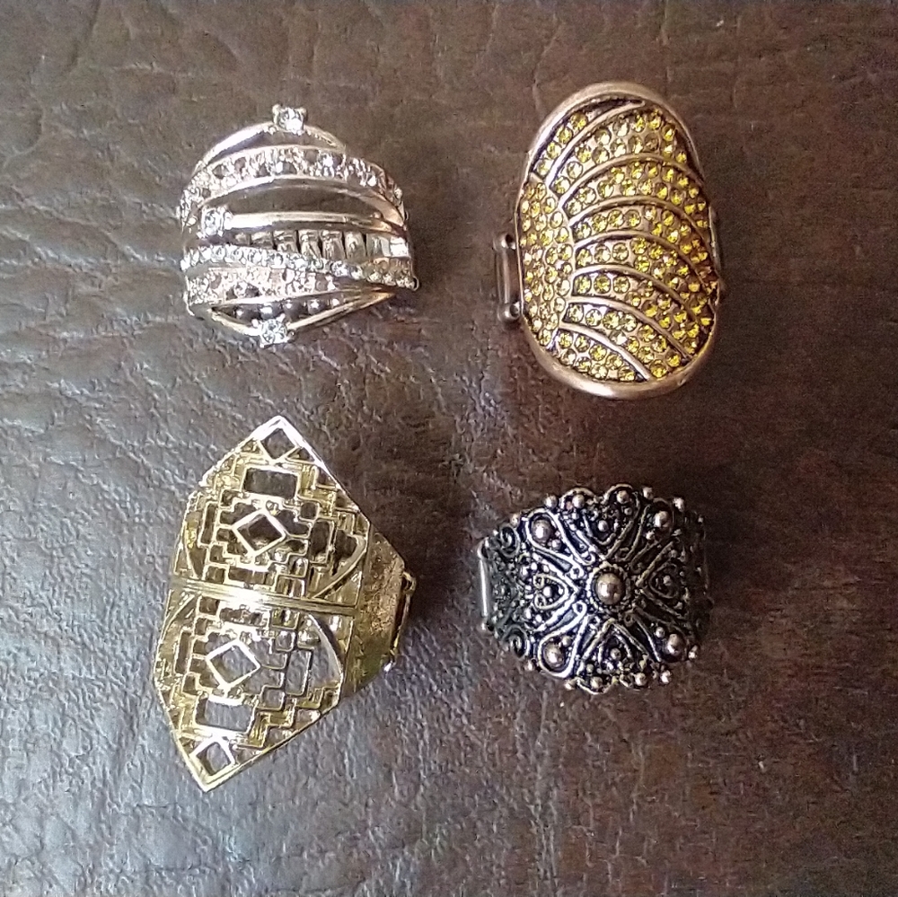 4 Gorgeous Stretch Rings! #R8